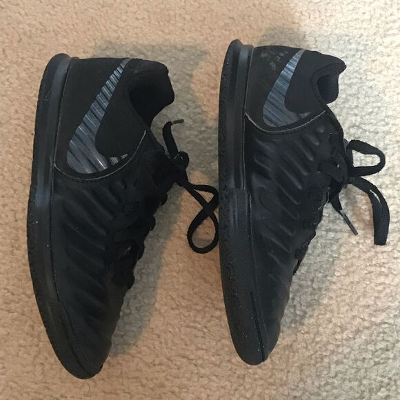 Nike Tiempo soccer shoes - Picture 1 of 5